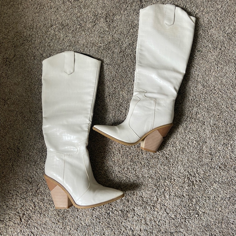 White cowgirl boots detailed heel